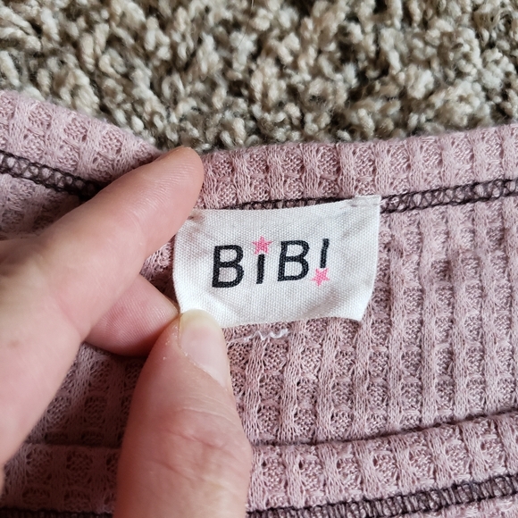 Short Sleeve Top - Picture 2 of 4